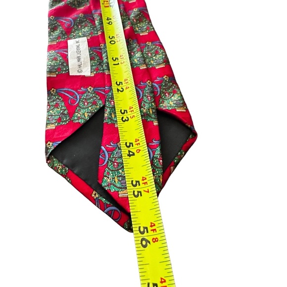 ADORABLE HOLIDAY TRADITIONS BY MMG BRAND CHRISTMAS SILK TIE - Picture 5 of 7
